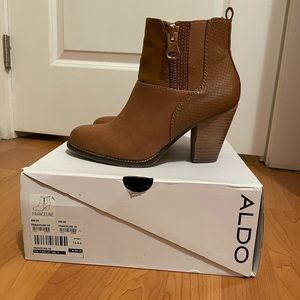 Brown with gold details, ankle boot. Size: 7